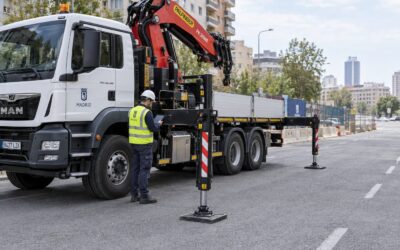 Cómo elegir la grúa hidráulica para tu camión en Madrid: capacidad, alcance y montaje